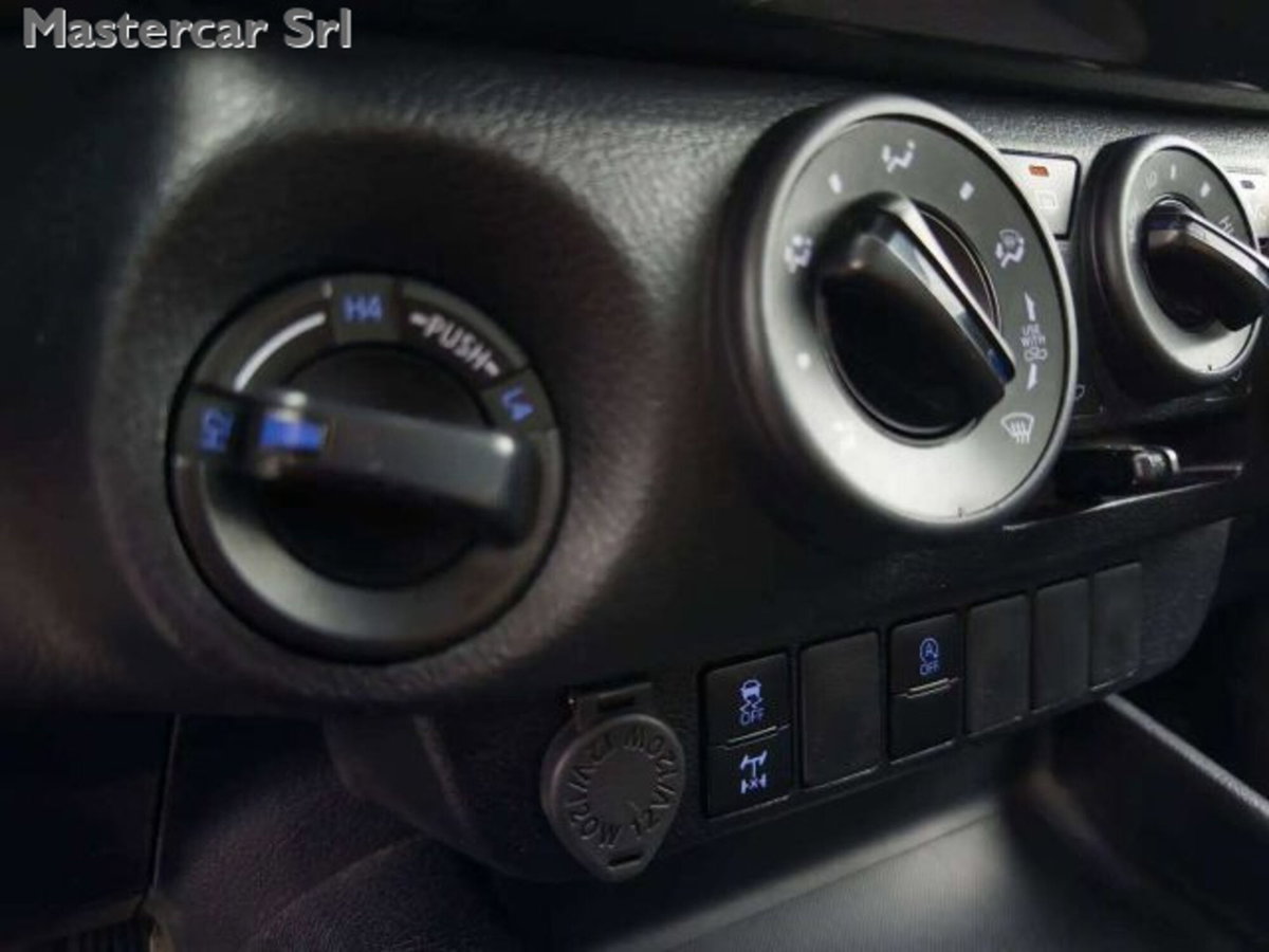 Toyota Hilux 2.D-4D 4WD porte Double Cab Comfort (13)