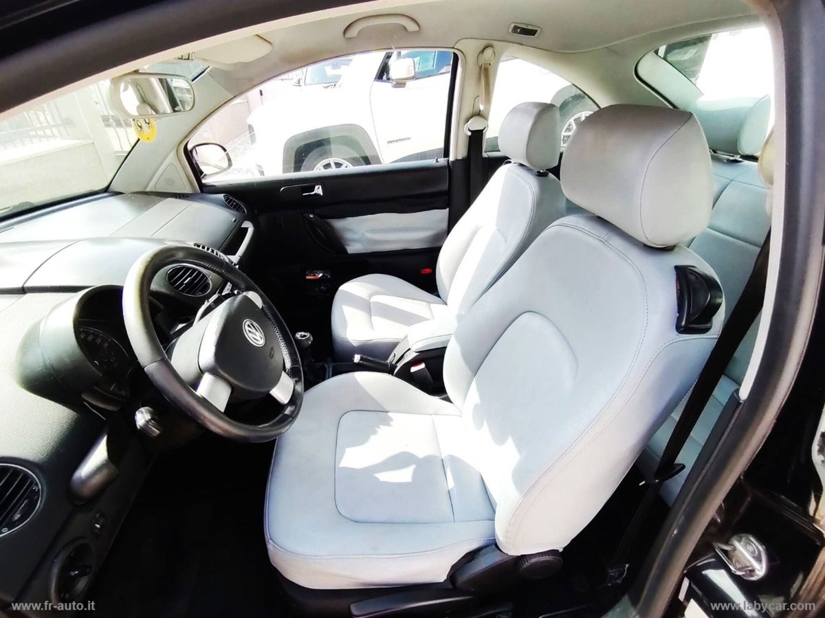 Volkswagen New Beetle TDI 105CV (9)