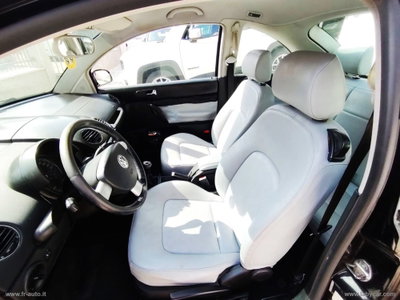 Volkswagen New Beetle TDI 105CV (9)
