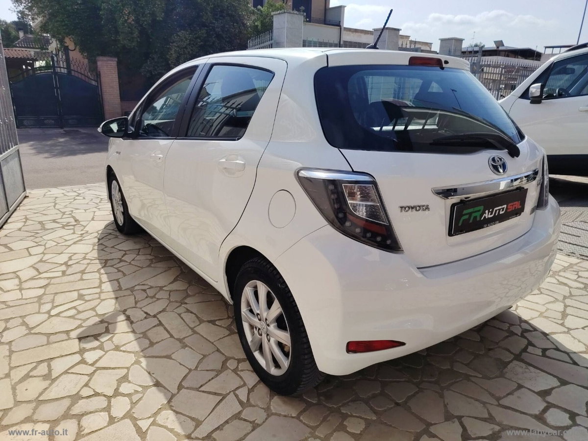 Toyota Yaris 1.5 Hybrid 5 porte Lounge (8)
