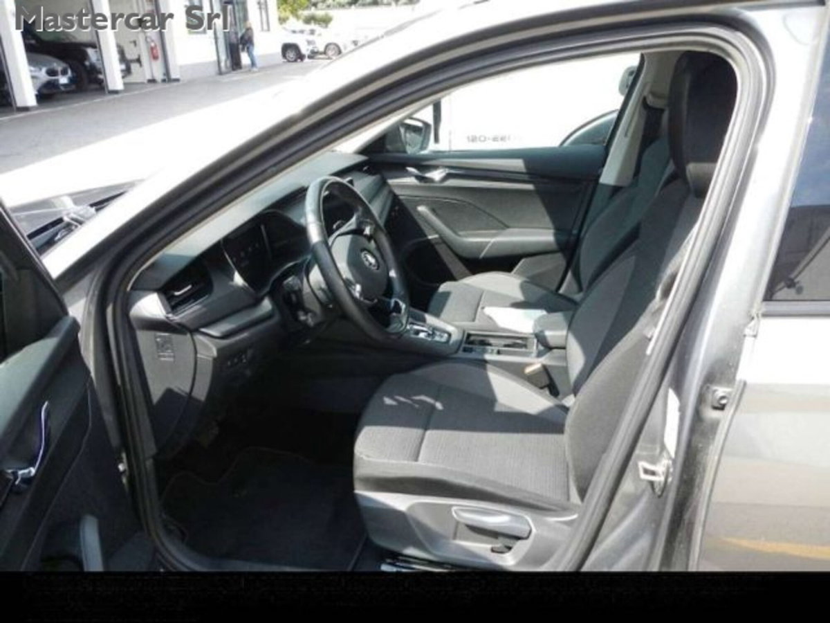 Skoda Octavia Station Wagon 2.0 TDI EVO SCR DSG Wagon Executive (5)