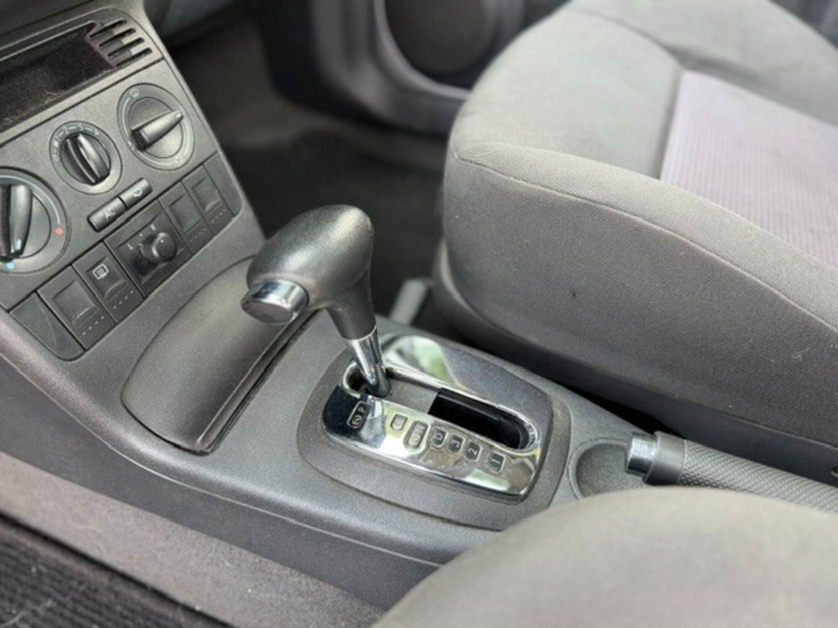 Volkswagen Lupo 16V cat Highline (10)