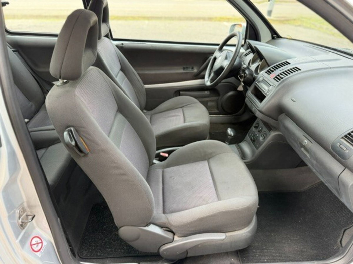 Volkswagen Lupo 16V cat Highline (12)