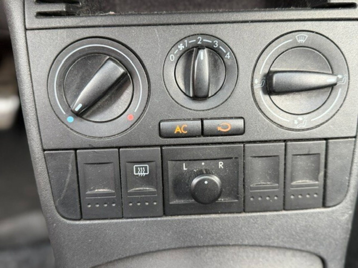 Volkswagen Lupo 16V cat Highline (17)