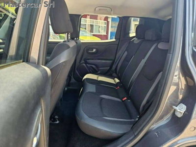 Jeep Renegade 1.3 T4 190CV PHEV 4xe AT6 Limited (12)