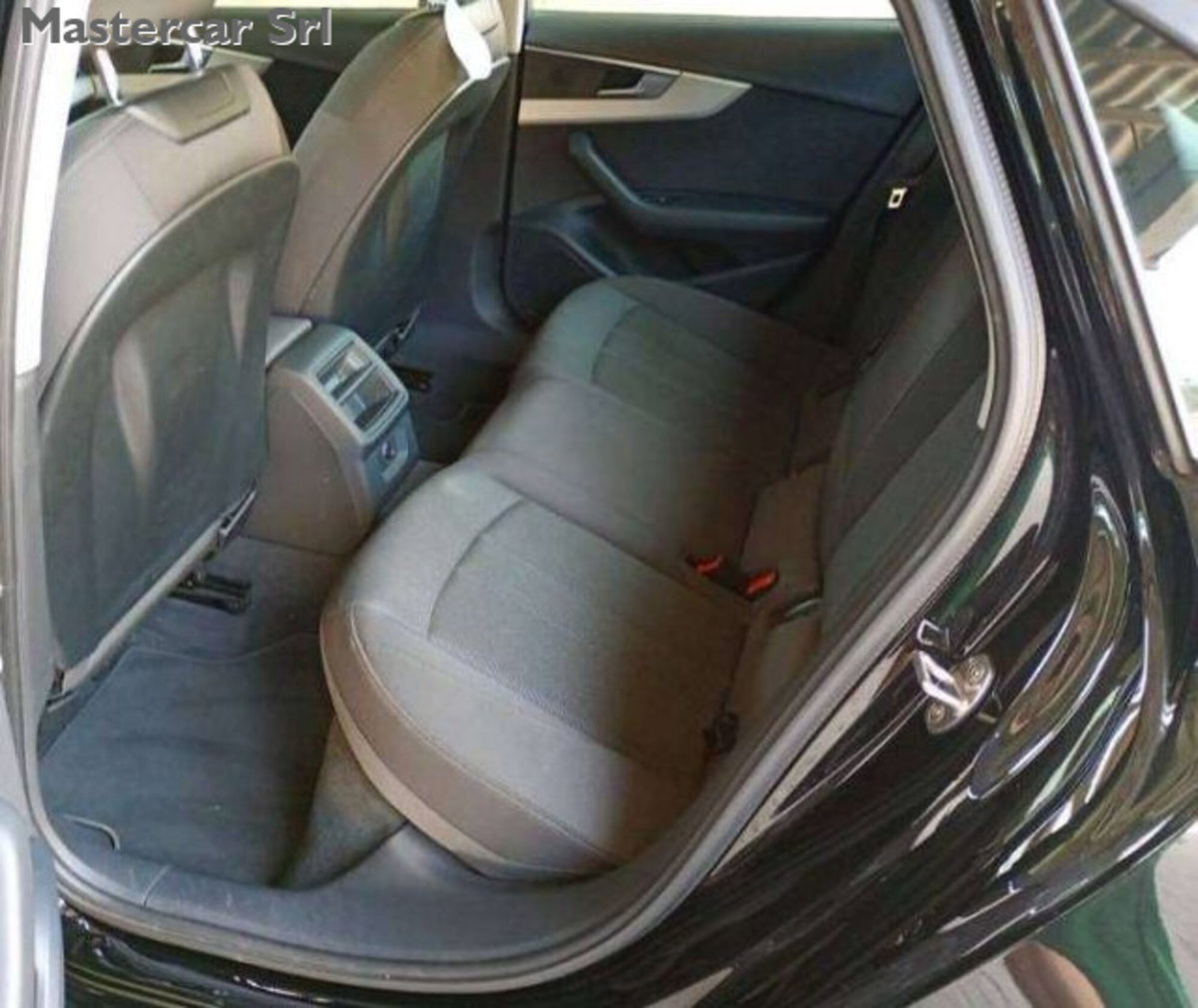 Audi A4 30 2.0 tdi mhev Business Advanced 136cv s-tronic (9)