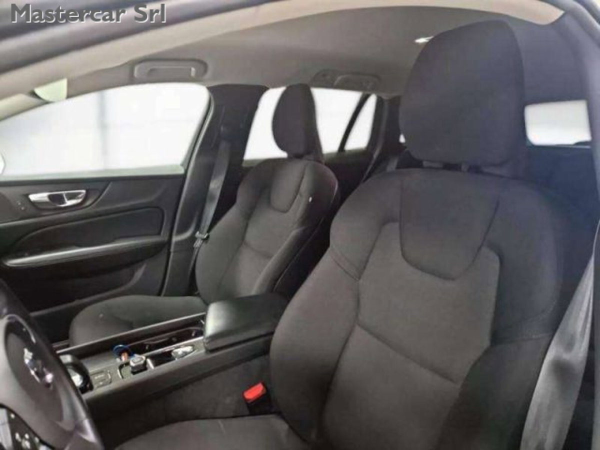 Volvo V60 B4 (d) Geartronic Momentum Business Pro (9)