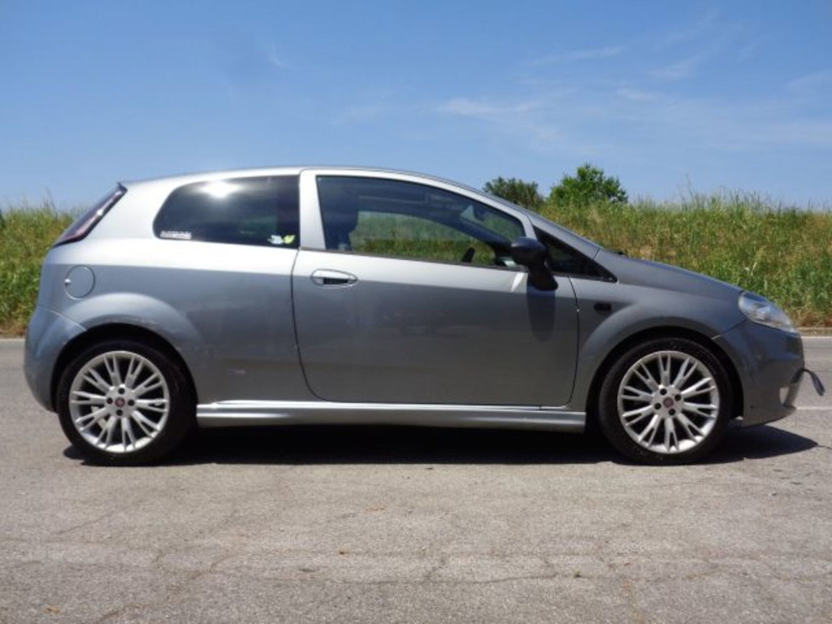 Fiat Grande Punto 1.3 MJT 90 CV 3 porte Sport (4)