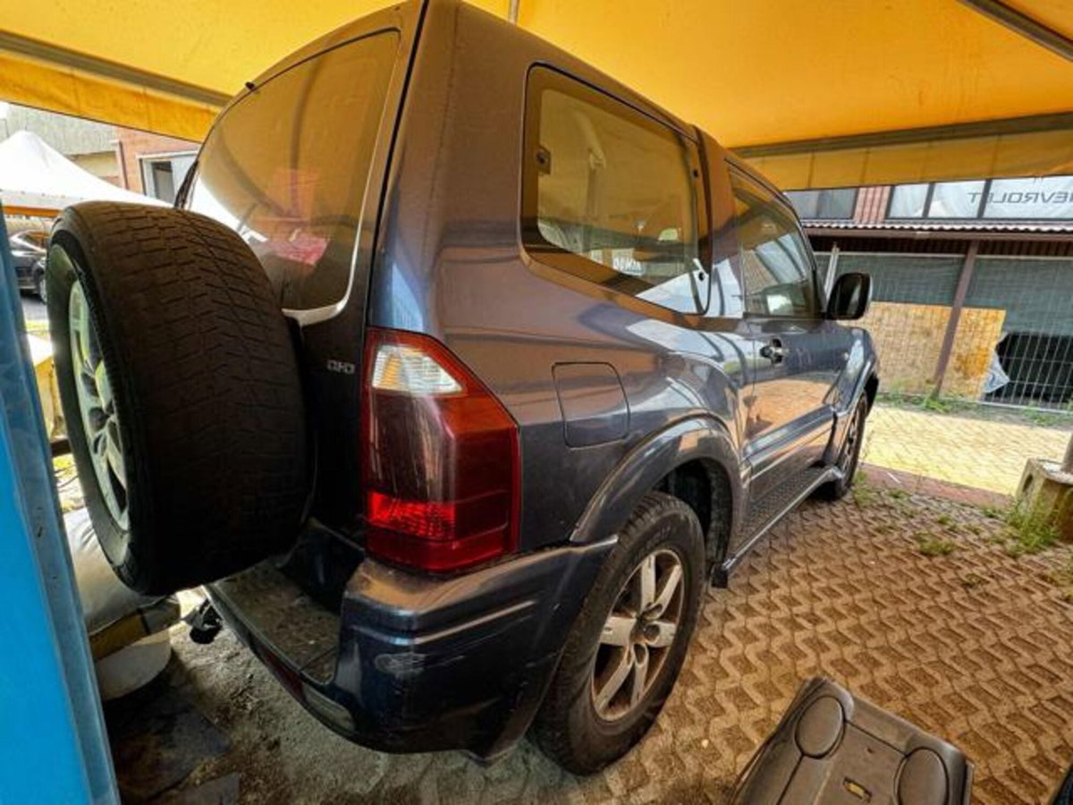 Mitsubishi Pajero 3.2 16V DI-D 3p. GLS1 (3)