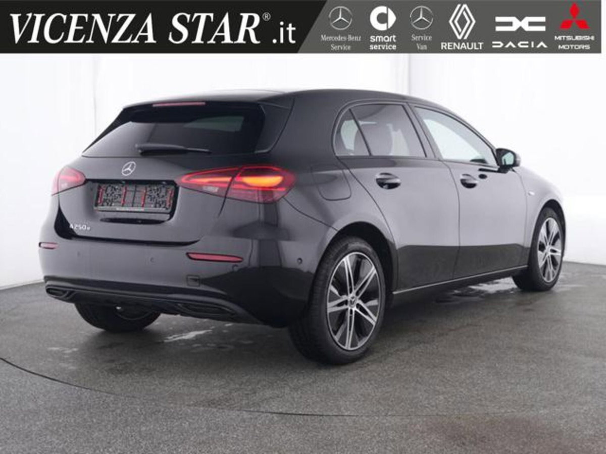 Mercedes-Benz Classe A Sedan 250 e Plug-in hybrid Automatica 4p. Sport (3)
