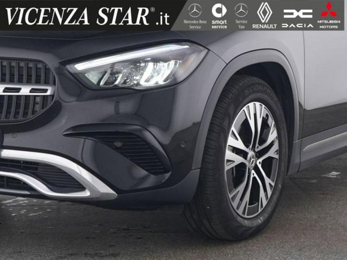 Mercedes-Benz GLA SUV 180 Advanced auto (2)