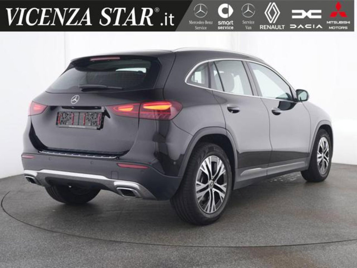 Mercedes-Benz GLA SUV 180 Advanced auto (3)