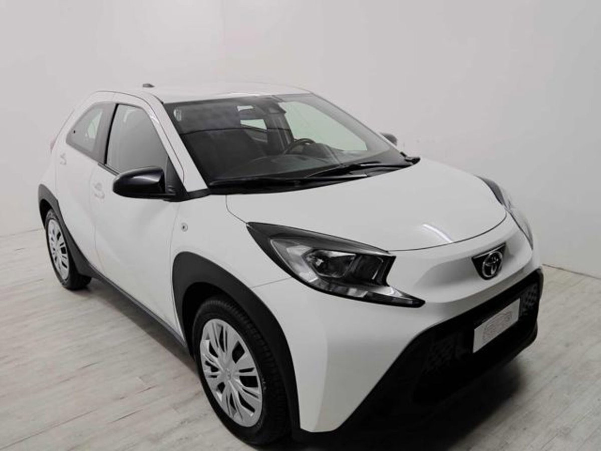 Toyota Aygo X 1.0 Lounge 72cv (2)