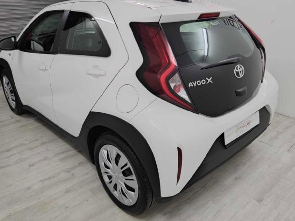 Toyota Aygo X 1.0 Lounge 72cv (4)