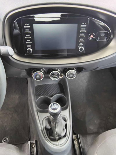Toyota Aygo X 1.0 Lounge 72cv (5)
