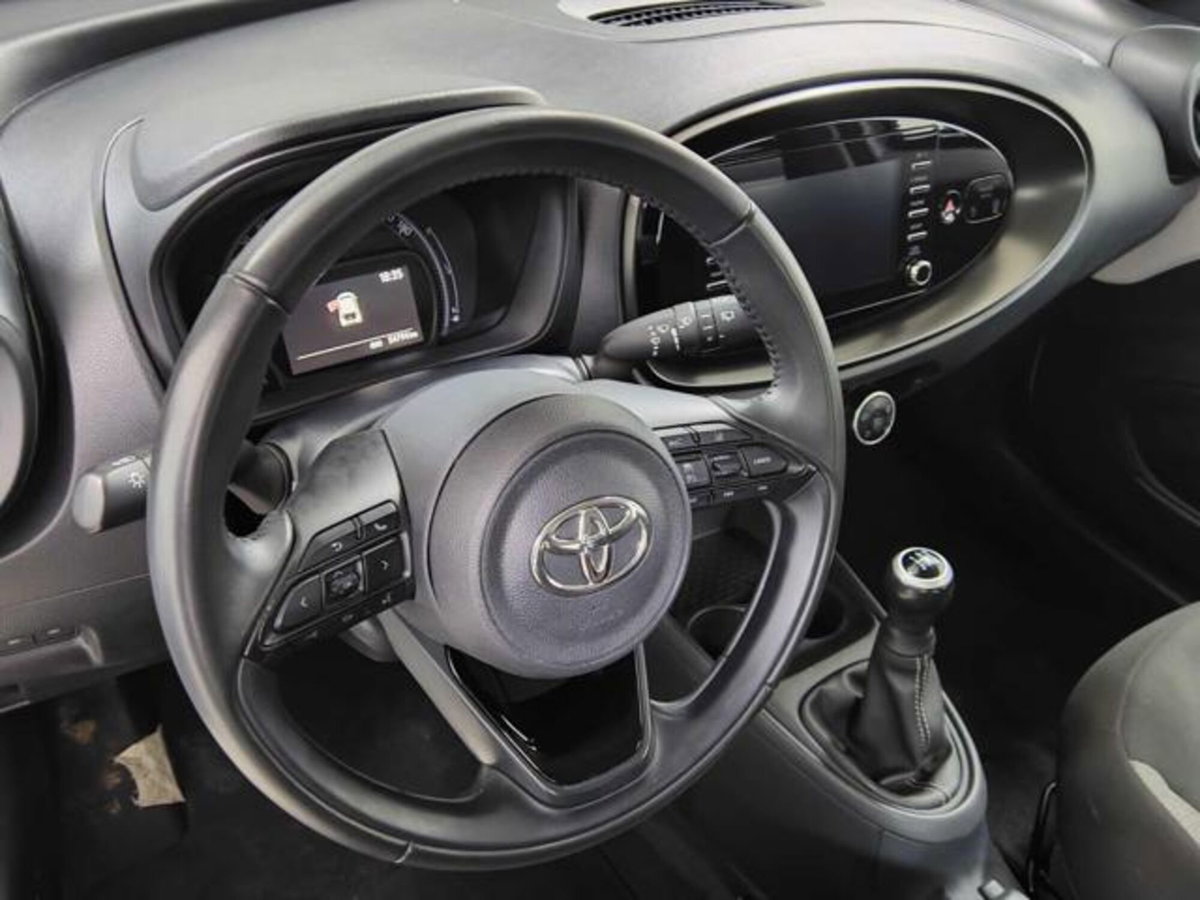 Toyota Aygo X 1.0 Lounge 72cv (6)