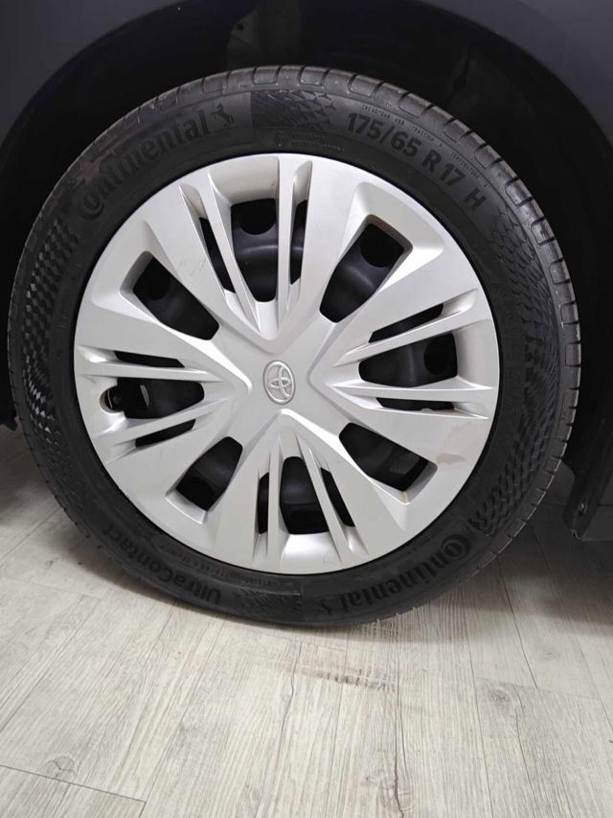 Toyota Aygo X 1.0 Lounge 72cv (8)