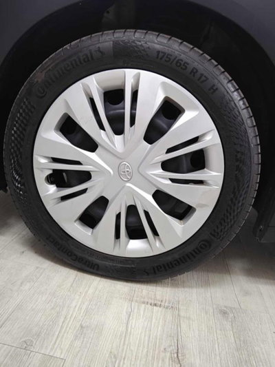 Toyota Aygo X 1.0 Lounge 72cv (8)