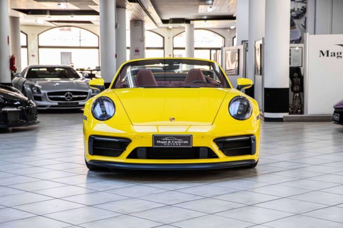 Porsche 911 Cabrio Cabrio 3.0 Carrera 4 GTS (2)