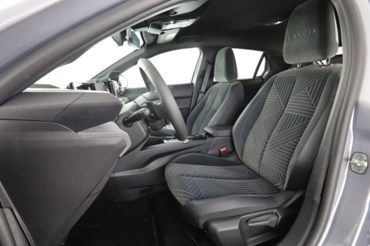 Lancia Ypsilon 1.2 LX 100cv (2)