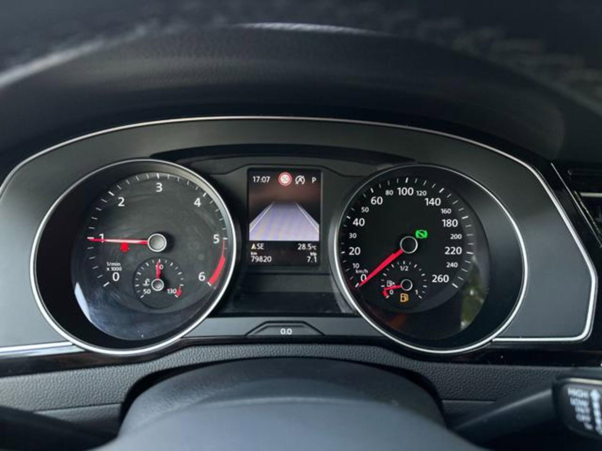 Volkswagen Passat Variant 2.0 TDI DSG Business BlueMotion Tech (9)