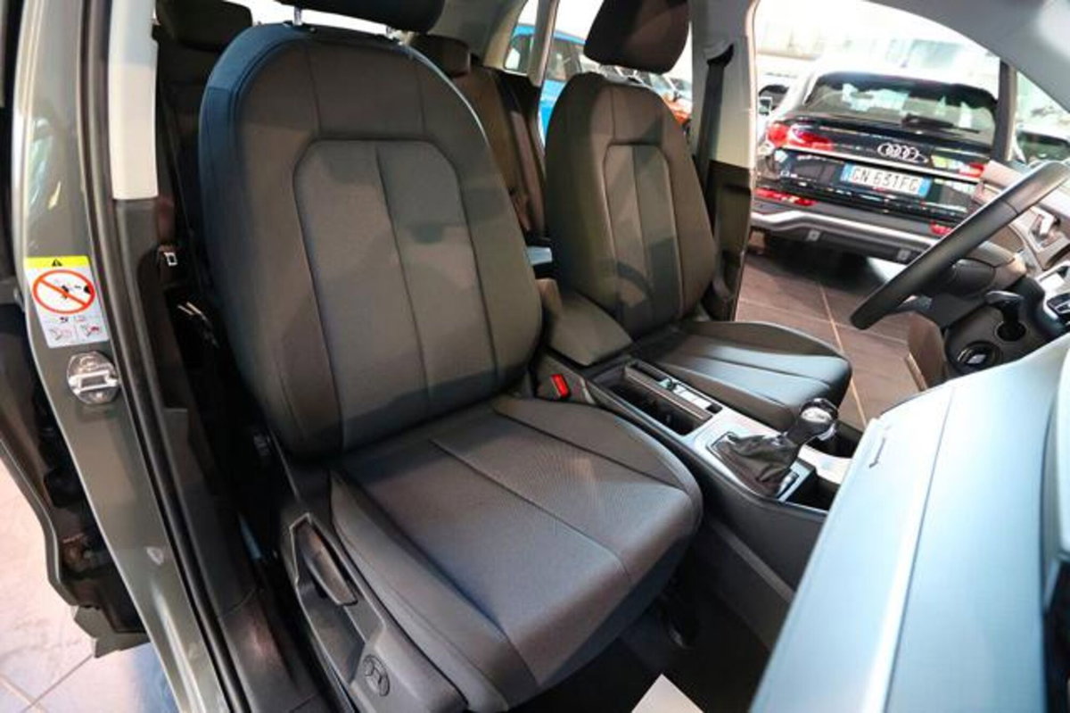 Audi Q3 35 2.0 tdi s-tronic (16)