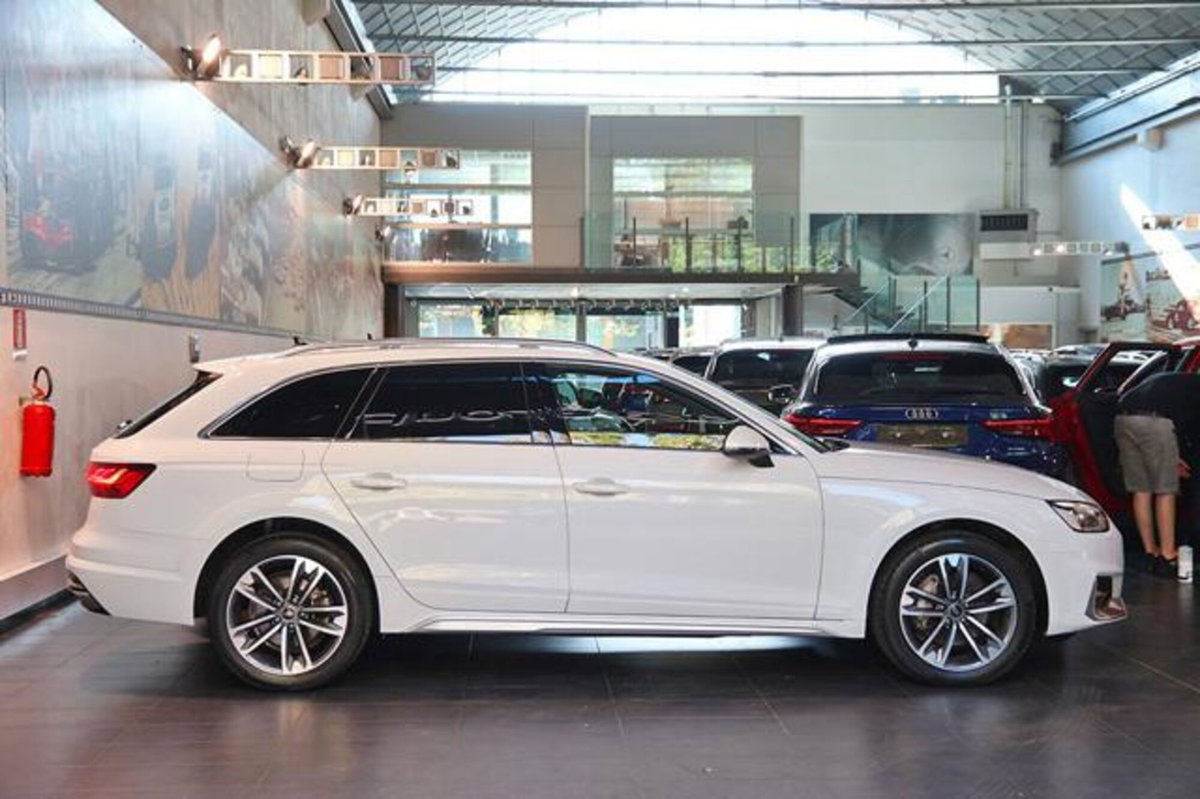 Audi A4 Allroad Allroad 40 2.0 tdi mhev Identity Contrast quattro 204cv s-tronic (2)
