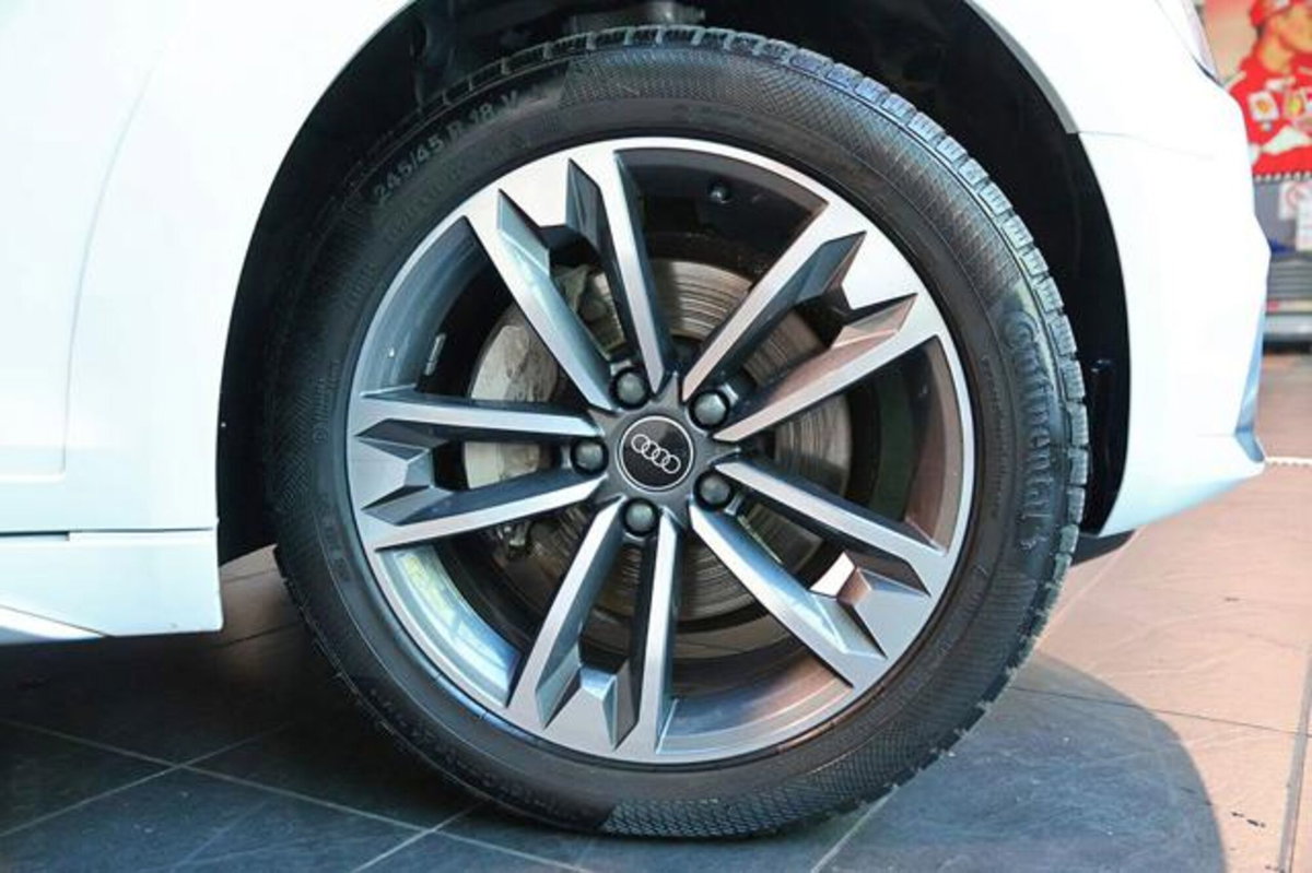 Audi A4 Allroad Allroad 40 2.0 tdi mhev Identity Contrast quattro 204cv s-tronic (6)