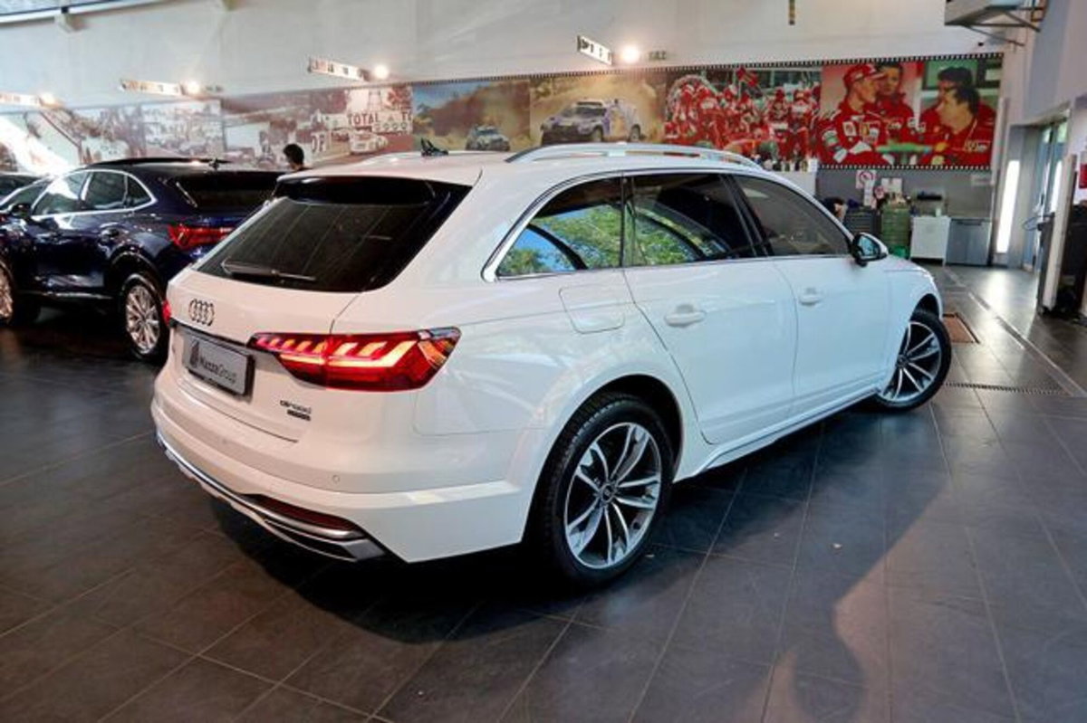 Audi A4 Allroad Allroad 40 2.0 tdi mhev Identity Contrast quattro 204cv s-tronic (9)