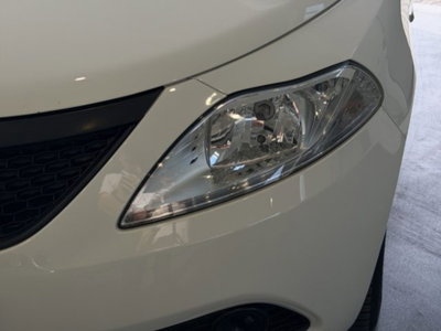 Lancia Ypsilon 1.2 69 CV Argento (17)