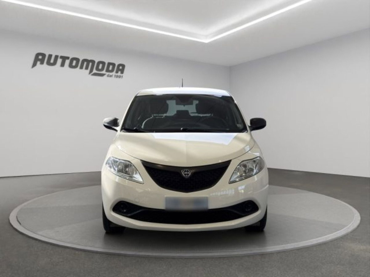 Lancia Ypsilon 1.2 69 CV Argento (2)