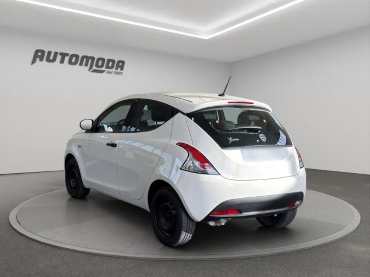 Lancia Ypsilon 1.2 69 CV Argento (6)