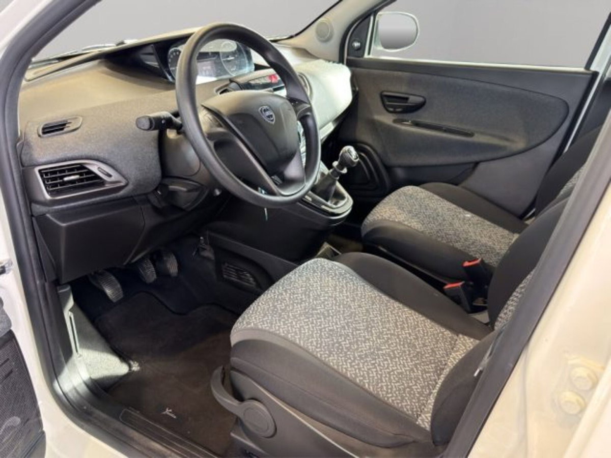 Lancia Ypsilon 1.2 69 CV Argento (7)