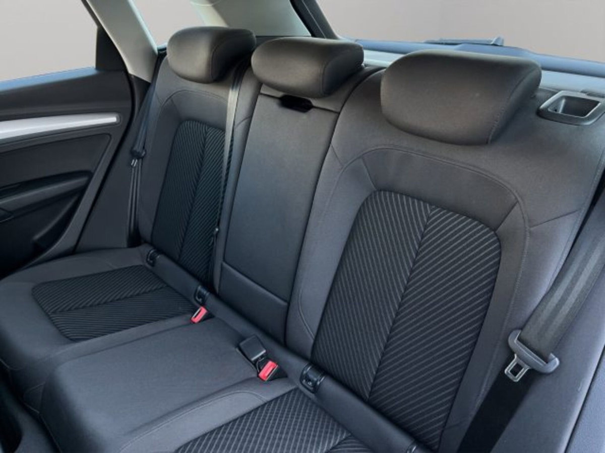 Audi Q5 35 TDI quattro S tronic Business (8)