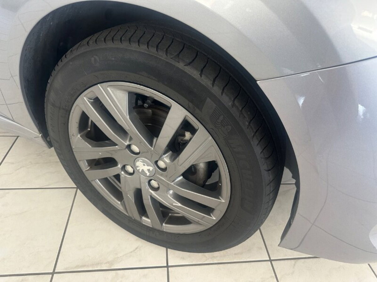 Peugeot 208 PureTech 75 Stop&Start 5 porte Active (17)