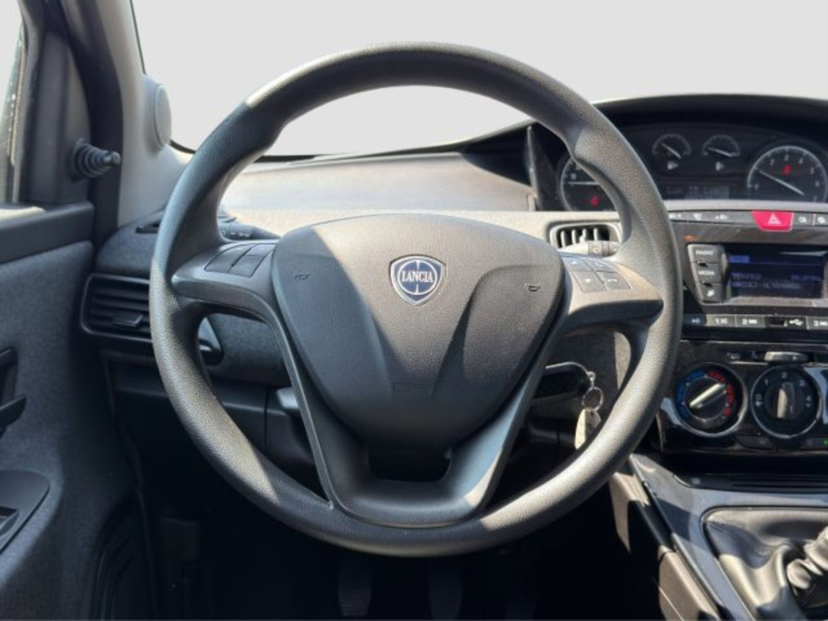 Lancia Ypsilon 1.0 FireFly 5 porte S&S Hybrid Silver Plus (13)