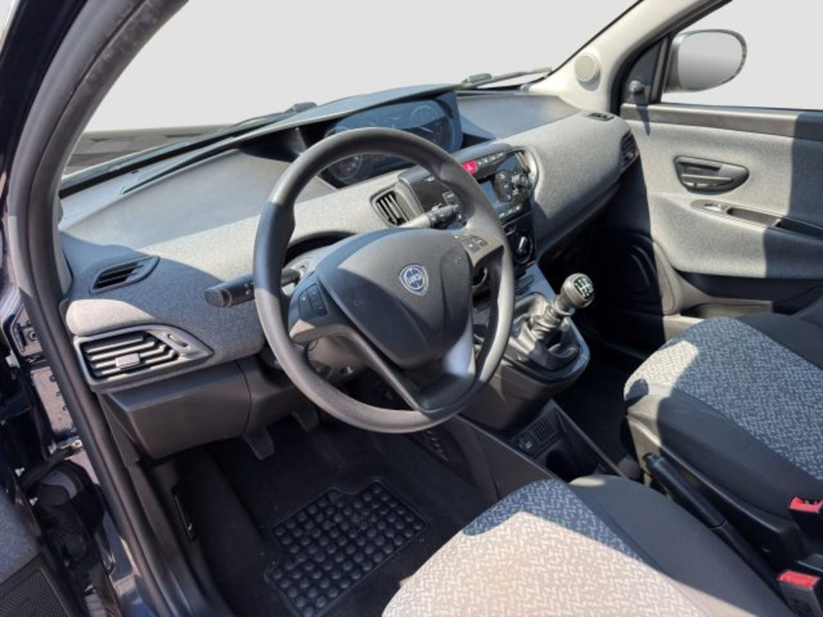 Lancia Ypsilon 1.0 FireFly 5 porte S&S Hybrid Silver Plus (9)
