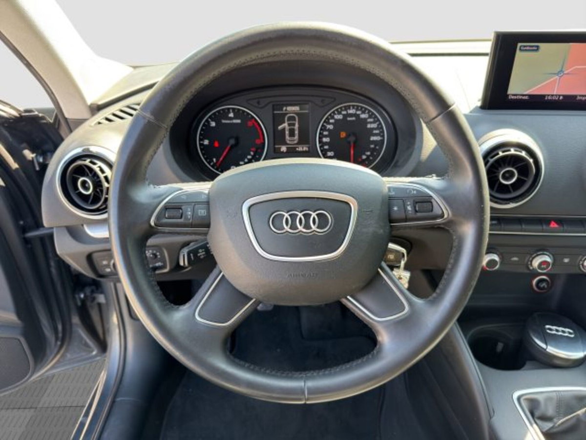 Audi A3 1.6 TDI Young (12)