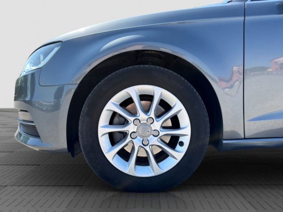 Audi A3 1.6 TDI Young (15)