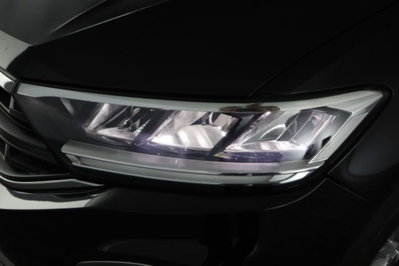 Volkswagen T-Roc 1.0 TSI Life (9)