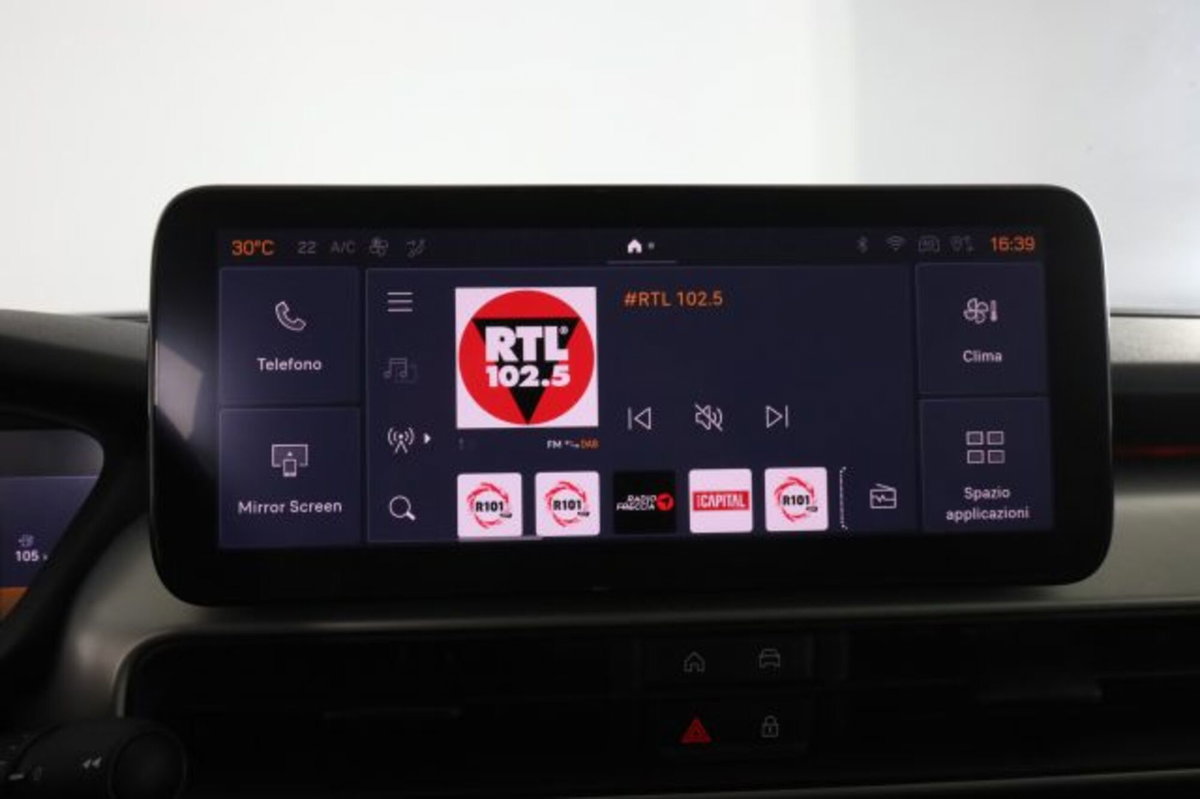 Jeep Avenger 1.2 turbo e-hybrid mhev Summit fwd 110cv edct6 (11)