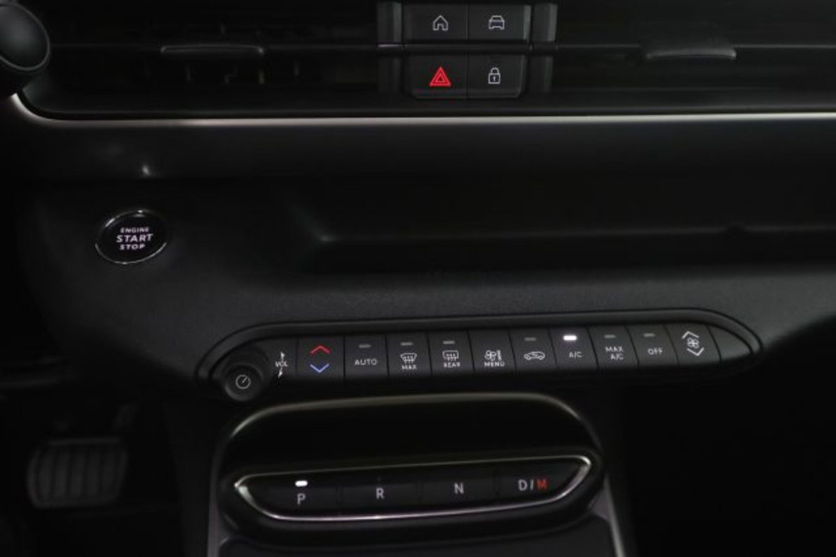 Jeep Avenger 1.2 turbo e-hybrid mhev Summit fwd 110cv edct6 (12)