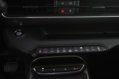 Jeep Avenger 1.2 turbo e-hybrid mhev Summit fwd 110cv edct6 (12)