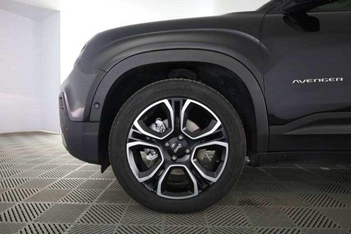 Jeep Avenger 1.2 turbo e-hybrid mhev Summit fwd 110cv edct6 (8)