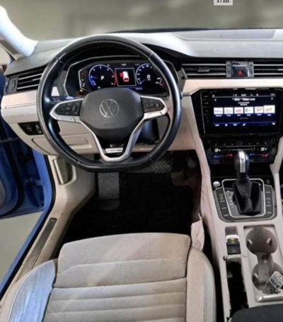 Volkswagen Passat Variant 2.0 TDI SCR 200 CV 4MOTION DSG Executive (7)