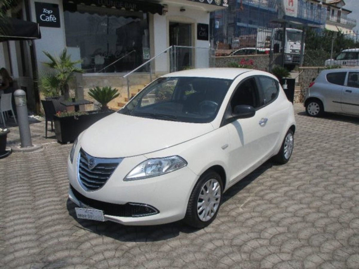 Lancia Ypsilon 0.9 TwinAir 85 CV 5 porte S&S DFN Platinum