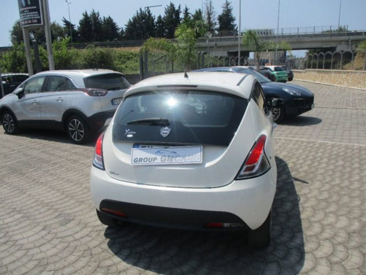 Lancia Ypsilon 0.9 TwinAir 85 CV 5 porte S&S DFN Platinum (2)