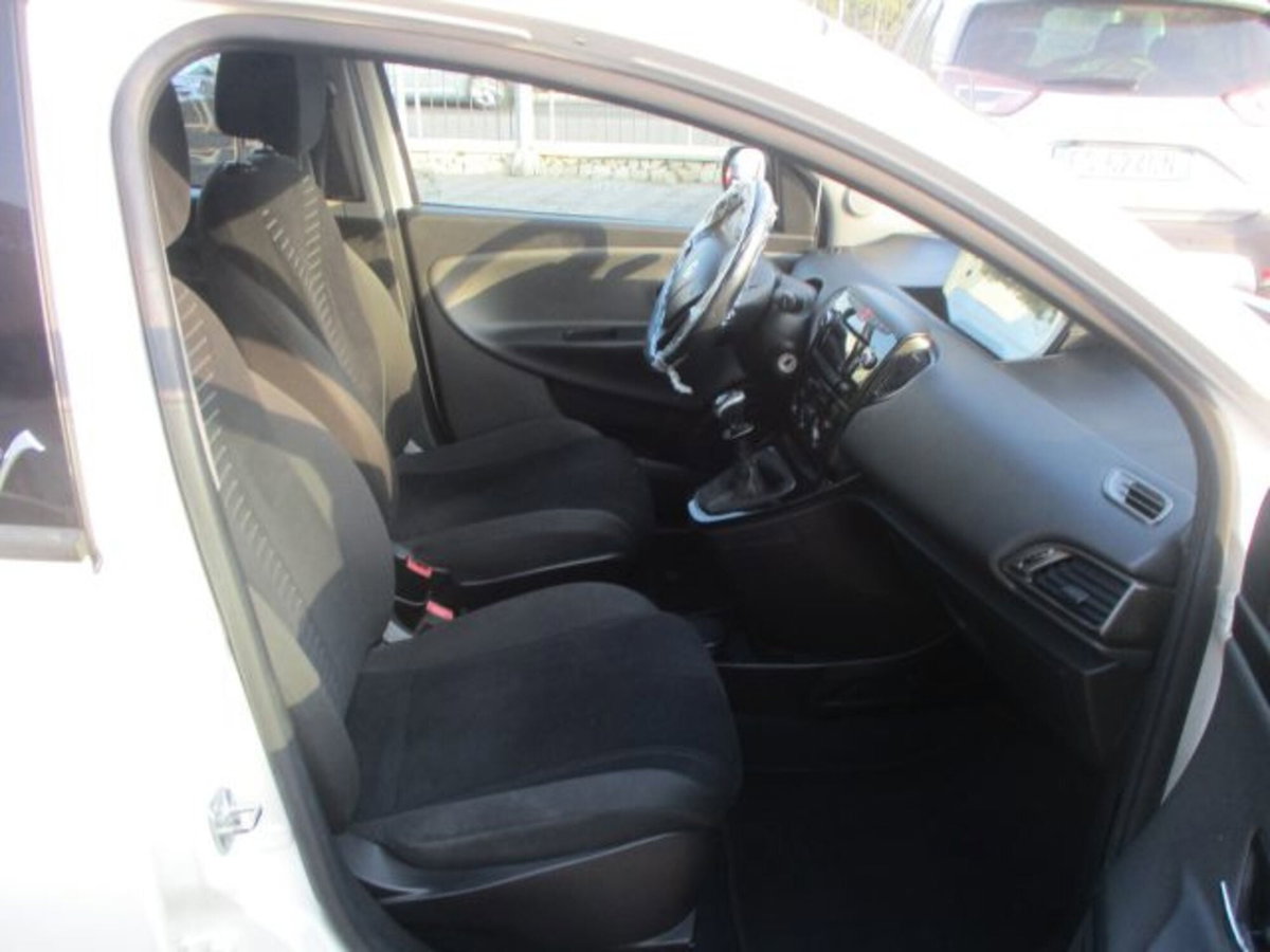 Lancia Ypsilon 0.9 TwinAir 85 CV 5 porte S&S DFN Platinum (9)