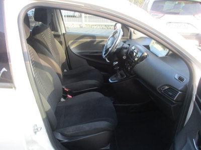 Lancia Ypsilon 0.9 TwinAir 85 CV 5 porte S&S DFN Platinum (9)