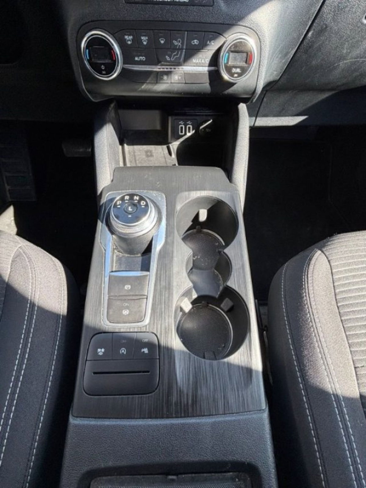 Ford Kuga 1.5 EcoBlue 120 CV 2WD Titanium (6)